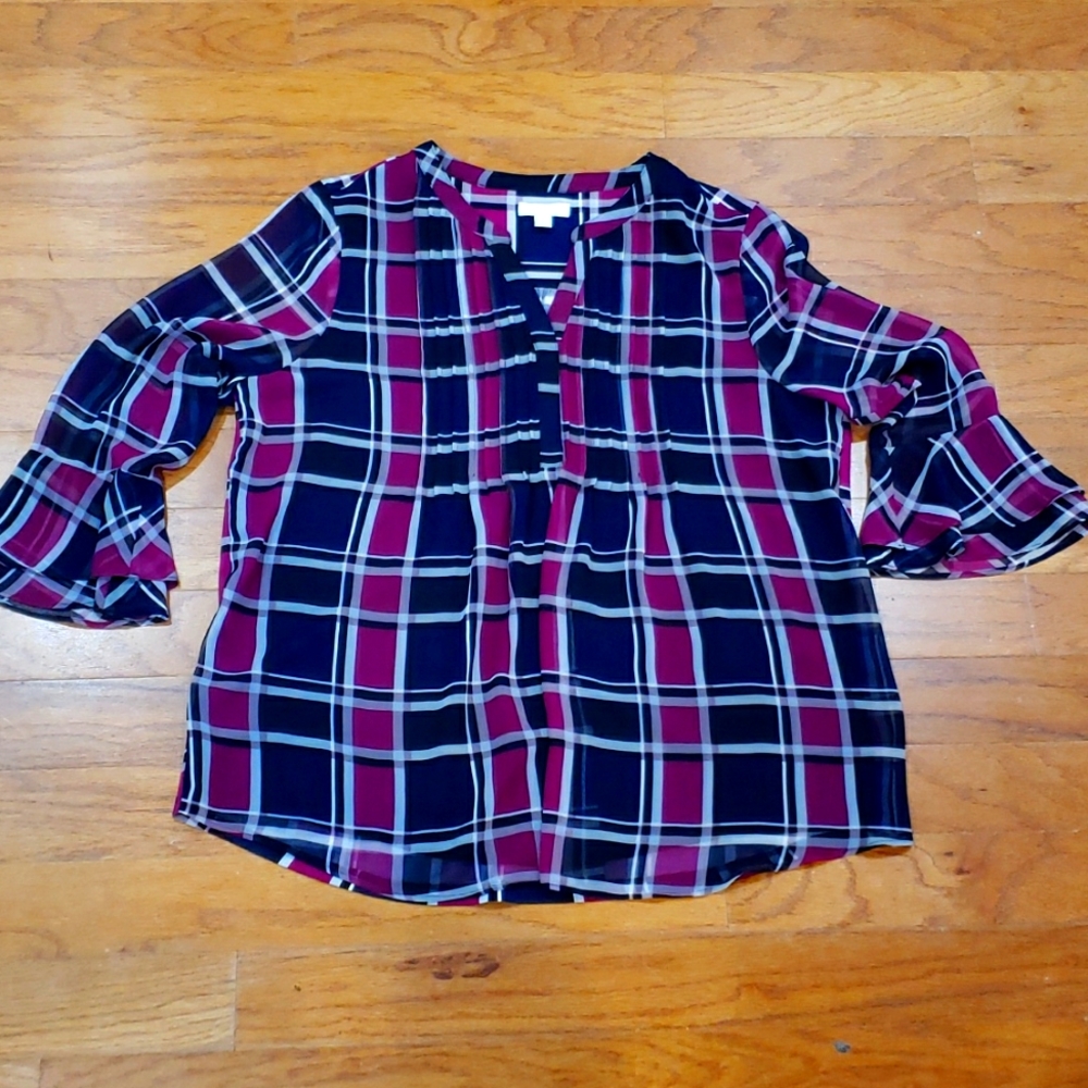 Fusia and navy top
